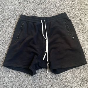 FOG Essentials L Black Shorts